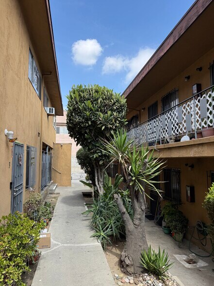 More Photos Of 281 S Avenue 52, Los Angeles Apartments For Sale