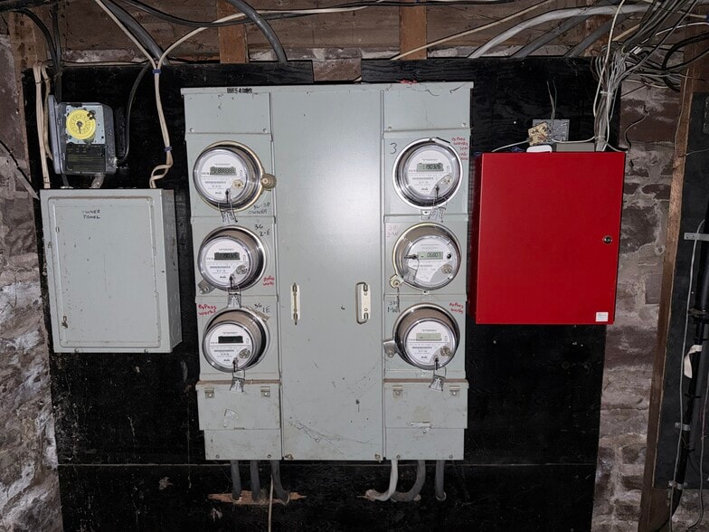 More Photos Of 36-38 Grand St, Hartford Medical For Sale