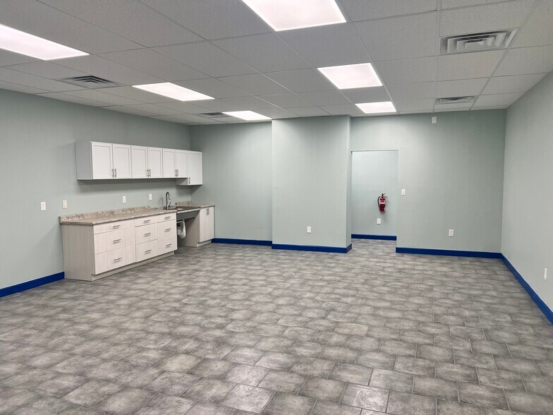 More Photos Of 5000-5038 Alameda Ave, El Paso Unknown For Lease