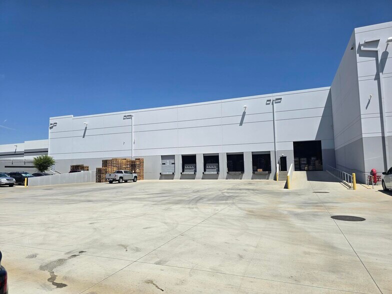 More Photos Of 510 S Magnolia Ave, Ontario Warehouse For Sale