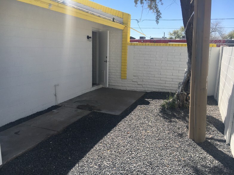 More Photos Of 718 W Hazelwood St, Phoenix Apartments For Sale