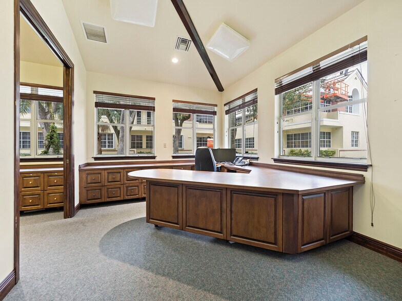 More Photos Of 11050 N Kendall Dr, Miami Loft Creative Space For Sale