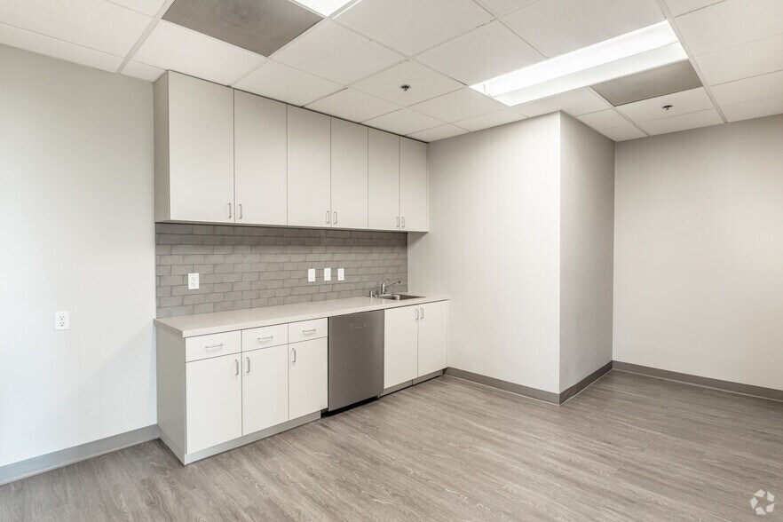 More Photos Of 12555 High Bluff Dr, San Diego Office For Lease