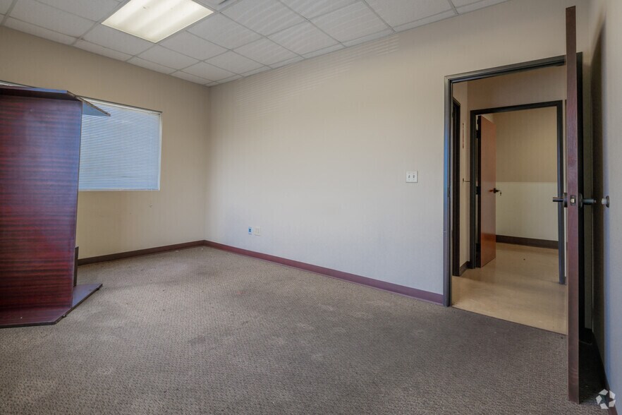 More Photos Of 1391 County Road 429, Pleasanton Warehouse For Sale