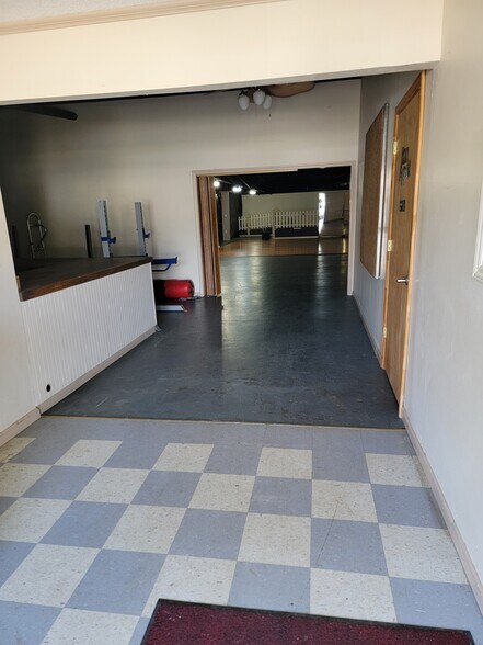 More Photos Of 335 College Ave, Boiling Springs Restaurant For Lease
