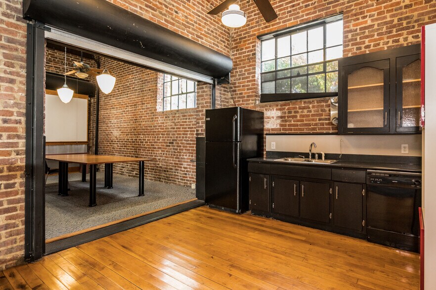 More Photos Of 811 W Hargett St, Raleigh Loft Creative Space For Lease