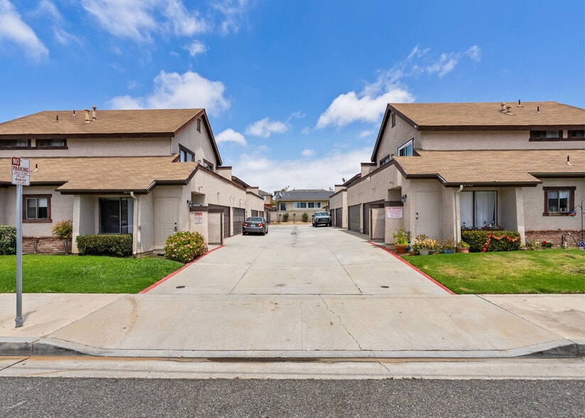 Primary Photo Of 18942-18962 Delaware St, Huntington Beach Apartments For Sale