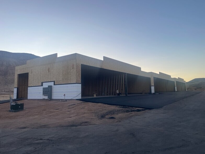 More Photos Of 1403 W 4490 S, Hurricane Airplane Hangar For Sale