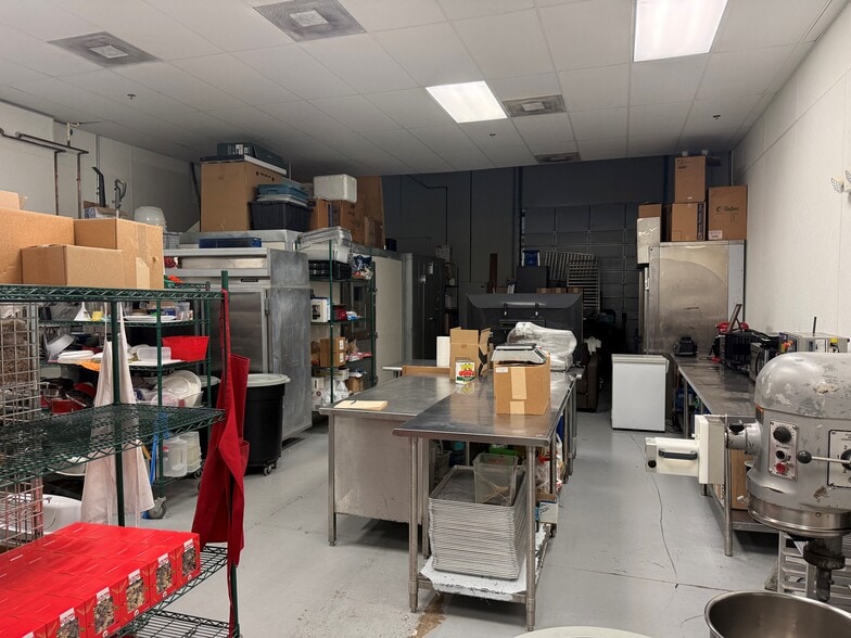 More Photos Of 14000-14046 NW 82nd Ave, Miami Lakes Light Distribution For Lease