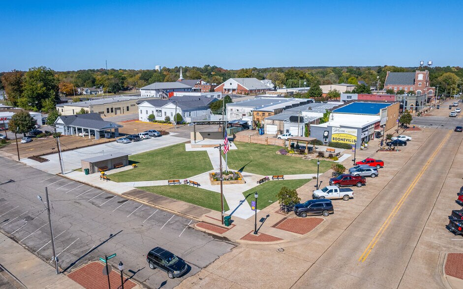 More Photos Of 155 N Broadway Ave, Booneville Storefront For Sale