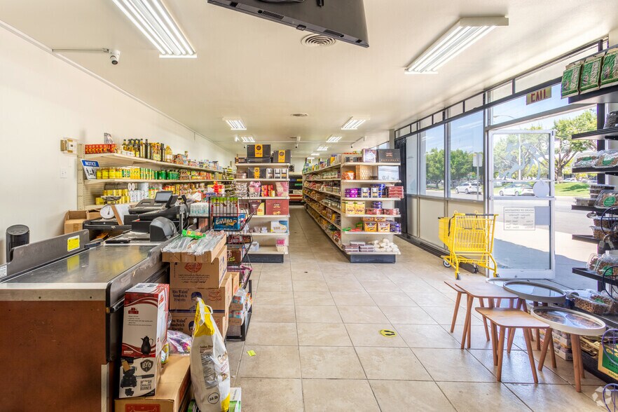 More Photos Of 1701 30th St, Bakersfield Freestanding For Sale