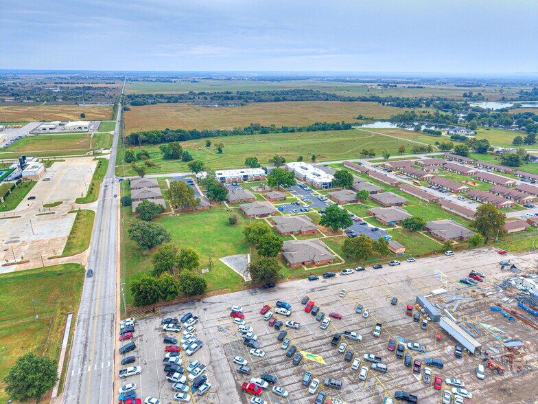 More Photos Of 1220 SE 9th St, Pryor Apartments For Sale