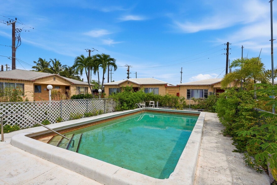 More Photos Of 709 S Dixie Hwy, Lake Worth Hotel For Sale