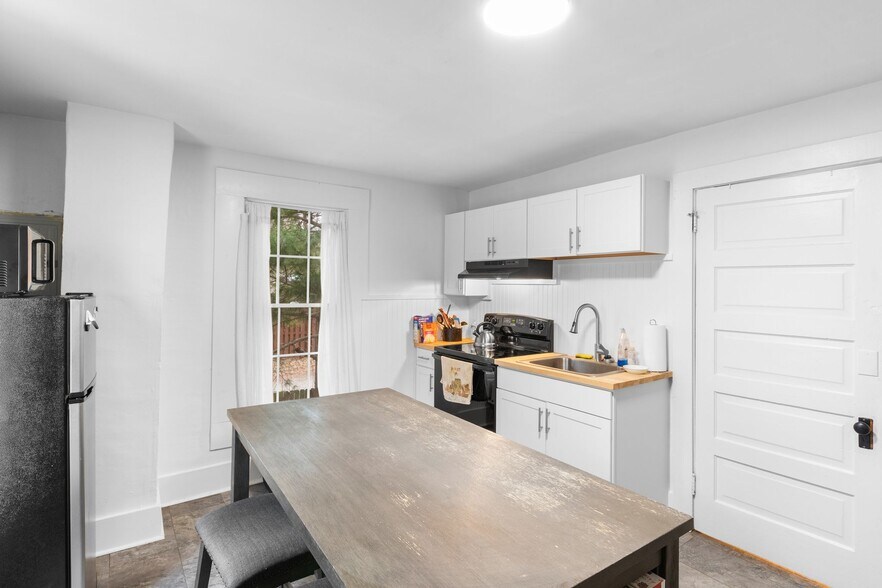 More Photos Of 33 Vance Ave, Black Mountain Apartments For Sale