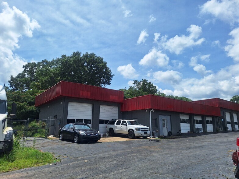 Primary Photo Of 683 Fairview Rd, Ellenwood Auto Repair For Lease