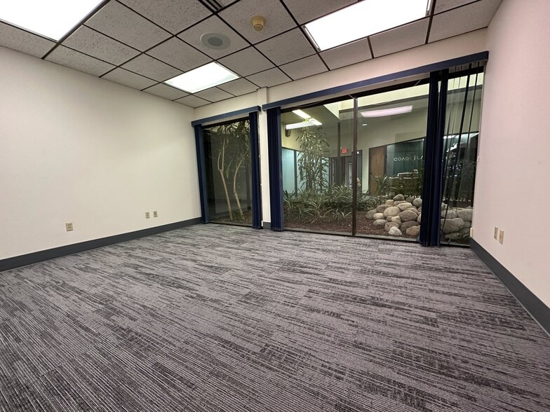 More Photos Of 40 Adloff Ln, Springfield Medical For Lease