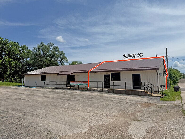 More Photos Of 704 E Washington St, Cuba Freestanding For Lease