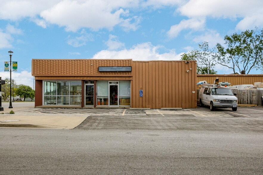 More Photos Of 901 Main St, Grandview Light Manufacturing For Sale