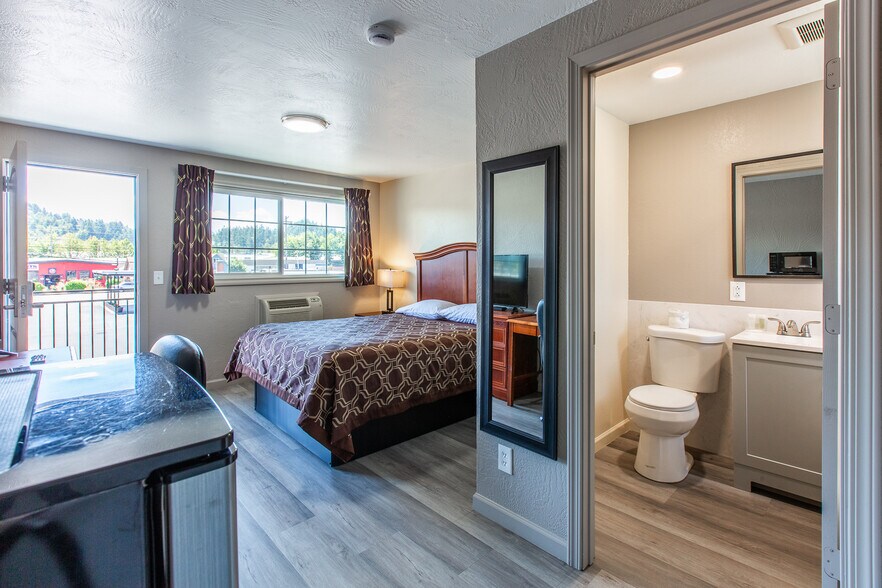 More Photos Of 1152 Main St, Springfield Hotel For Sale