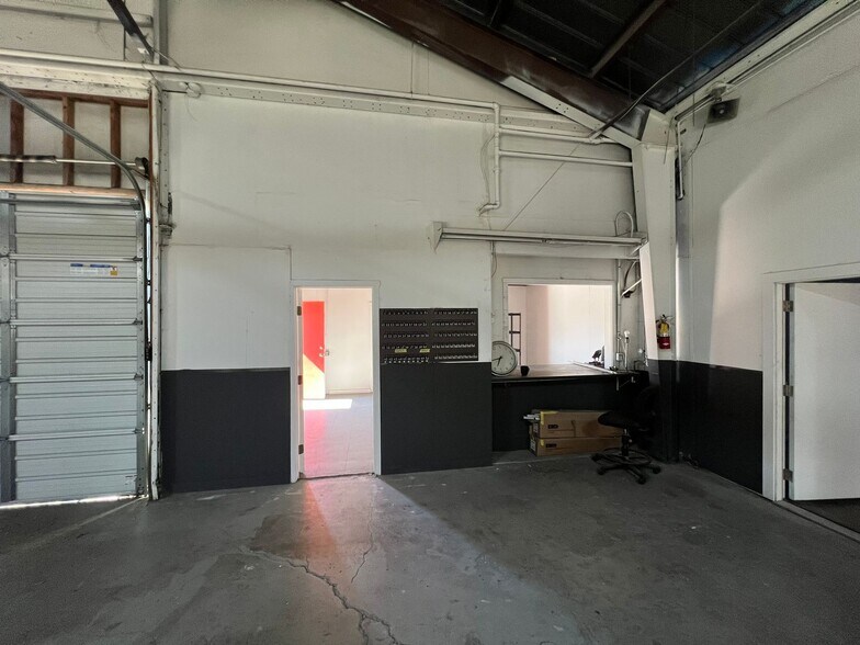 More Photos Of 101-143 Market St, San Rafael Service For Lease