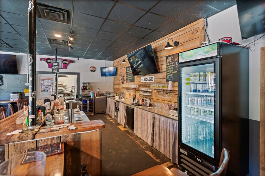 More Photos Of 400 W Main St, Walhalla General Retail For Sale