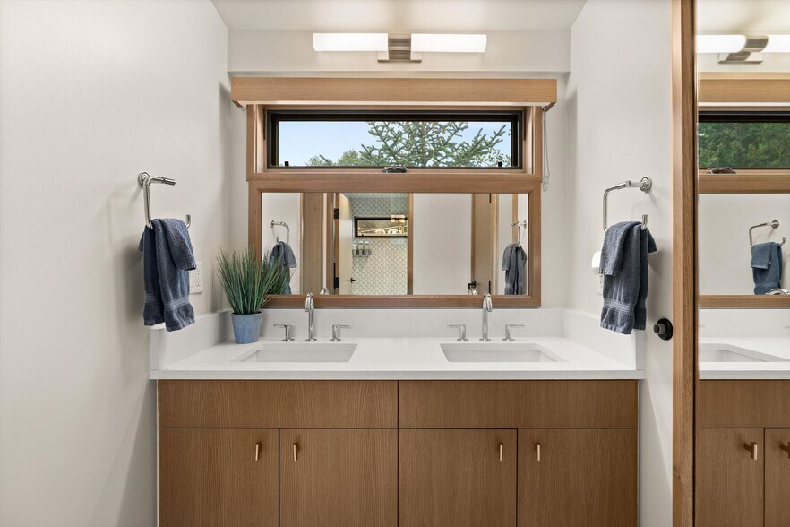 More Photos Of 122 W Main St, Aspen Office Residential For Sale