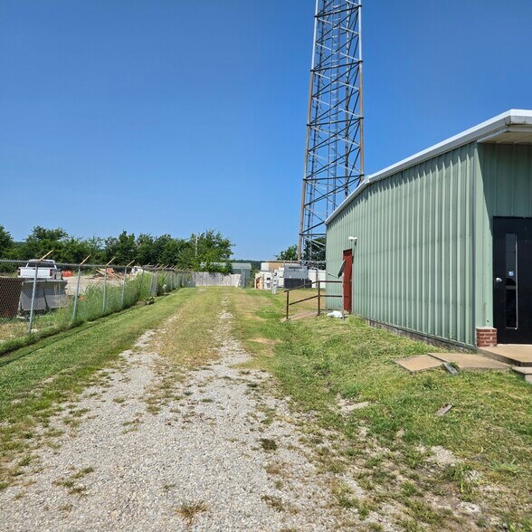 More Photos Of 2992 N Hwy 167, Catoosa Office For Sale