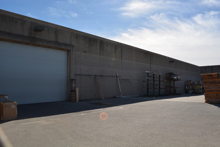More Photos Of 1067 N Davis Rd, Salinas Garden Center For Lease