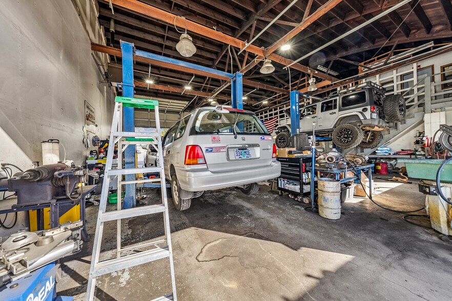 More Photos Of 3811 Crater Lake Hwy, Medford Warehouse For Sale