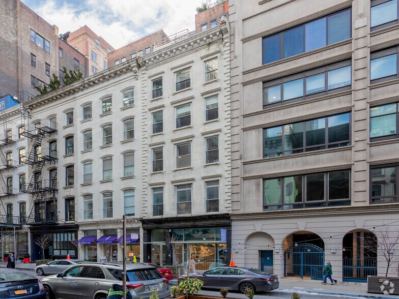 Primary Photo Of 21 Warren St, New York Apartments For Lease