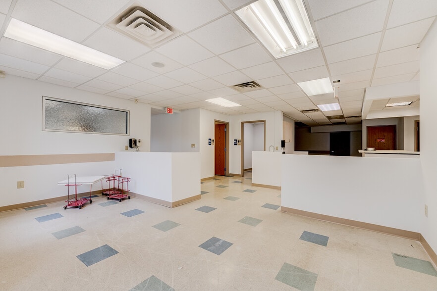 More Photos Of 860 NW Washington Blvd, Hamilton Medical For Sale
