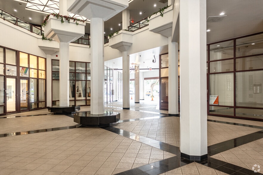 More Photos Of 725 Kapiolani Blvd, Honolulu Office For Sale