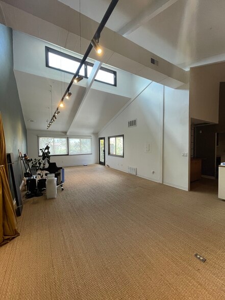 More Photos Of 2482 Newport Blvd, Costa Mesa Loft Creative Space For Lease
