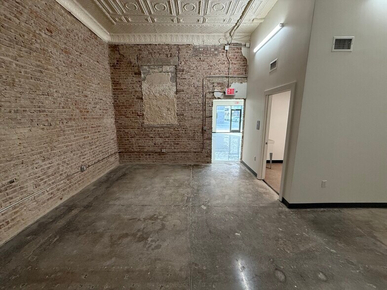 More Photos Of 117 N Shields Ln, Bixby Storefront Retail Office For Lease