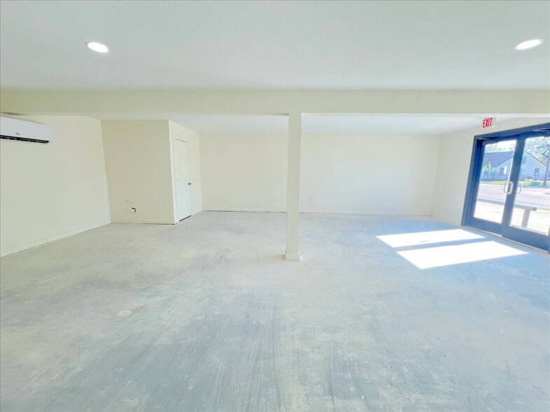 More Photos Of 7704 Irvington Blvd, Houston General Retail For Sale