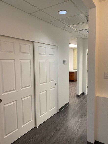 More Photos Of 5700 W Olive Ave, Glendale Medical For Lease