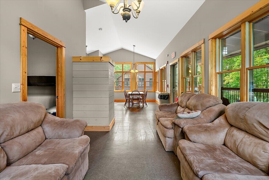 More Photos Of 3943 N Skookum Rd, Luther Hotel For Sale