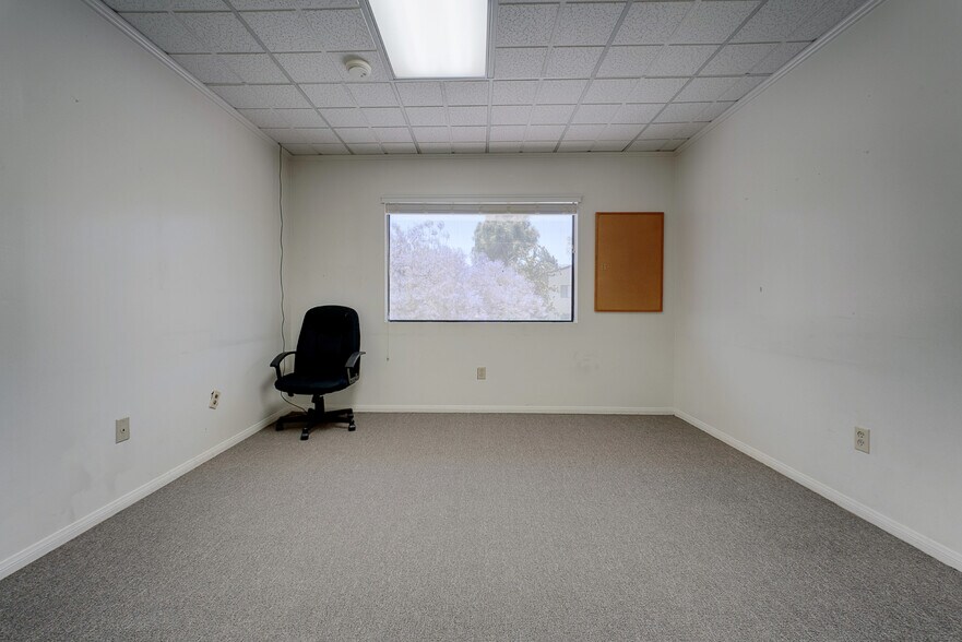 More Photos Of 1344 W 6th St, Corona Office For Sale