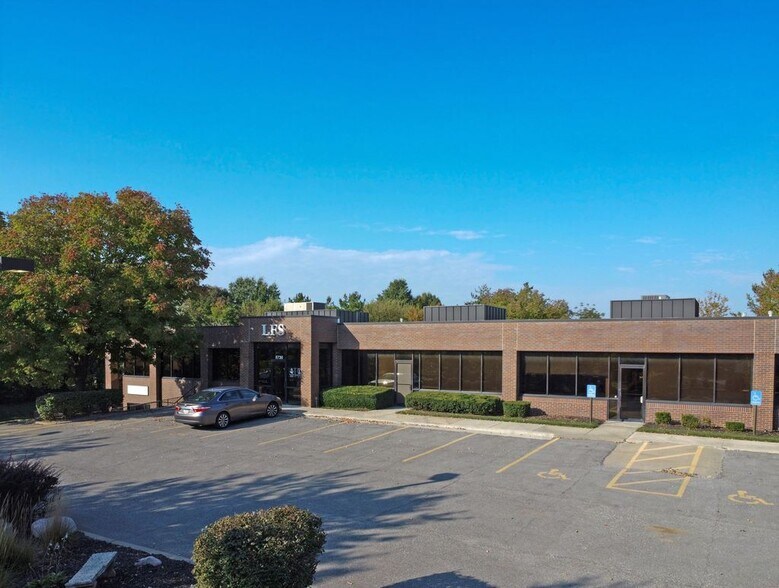 More Photos Of 8730 Bourgade St, Lenexa Loft Creative Space For Lease