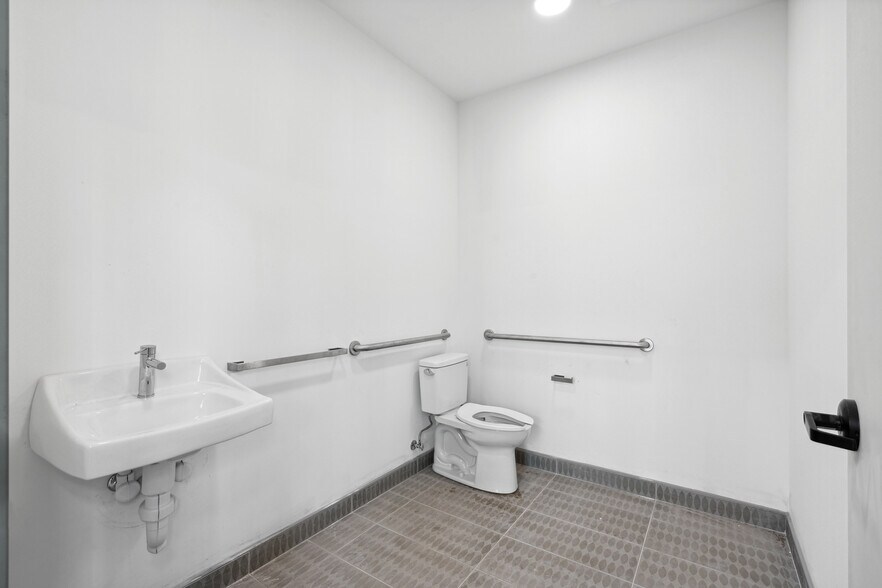 More Photos Of 1900 Mission St, San Francisco Apartments For Lease