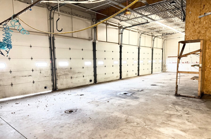 More Photos Of 1003 N Fort Crook Rd, Bellevue Warehouse For Lease
