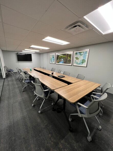 More Photos Of 2000 S Hanley Rd, Saint Louis Office For Sale