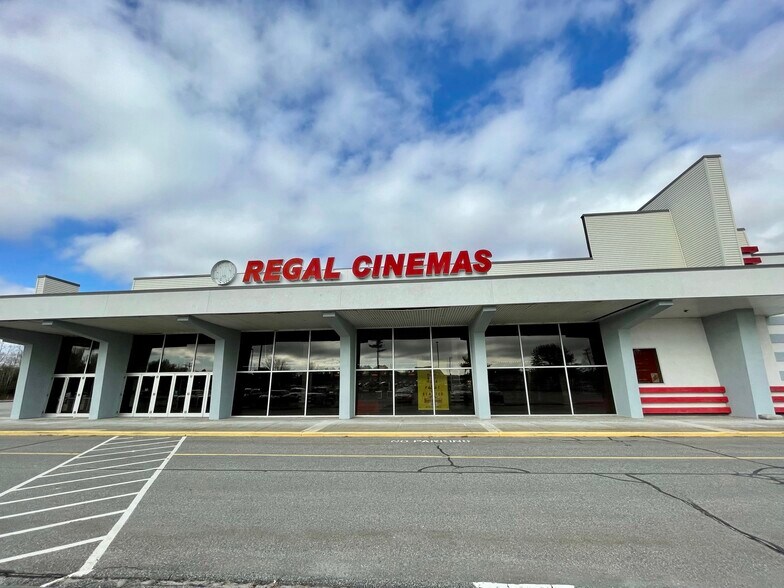 More Photos Of 19 Gurnet Rd, Brunswick Movie Theatre For Sale
