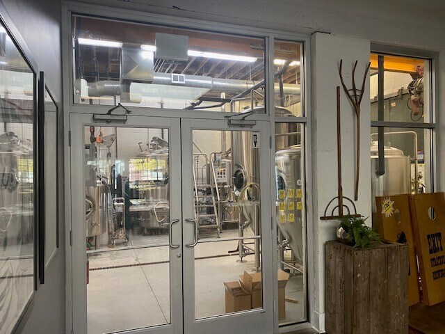 More Photos Of 7700 W Madison St, Forest Park Flex For Lease