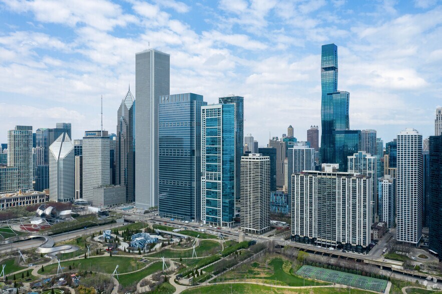 More Photos Of 400 E Randolph St, Chicago Multifamily For Sale