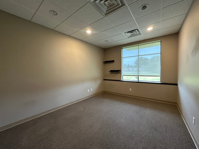 More Photos Of 673 Westbury Dr, Iowa City Storefront Retail Office For Sale