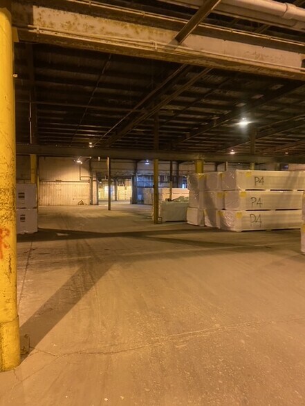 More Photos Of 401 W Blair Pike Rd, Peru Warehouse For Lease