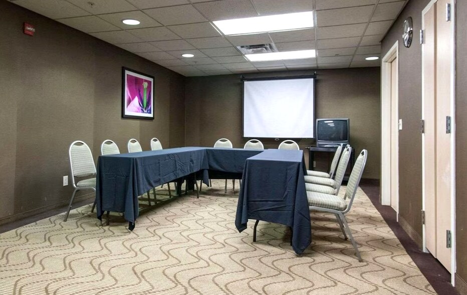 More Photos Of 8039 E 33rd St, Tulsa Hotel For Sale