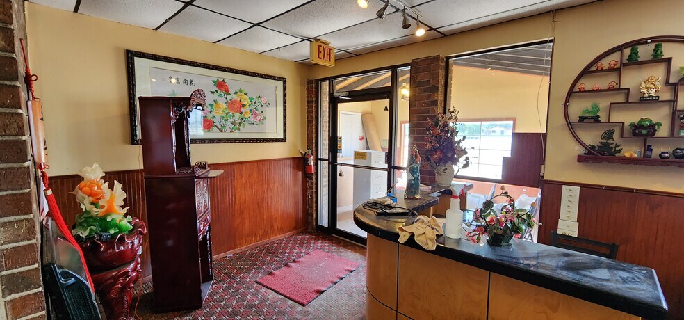 More Photos Of 701 N Martin Luther King Jr Hwy, Mexia Restaurant For Sale