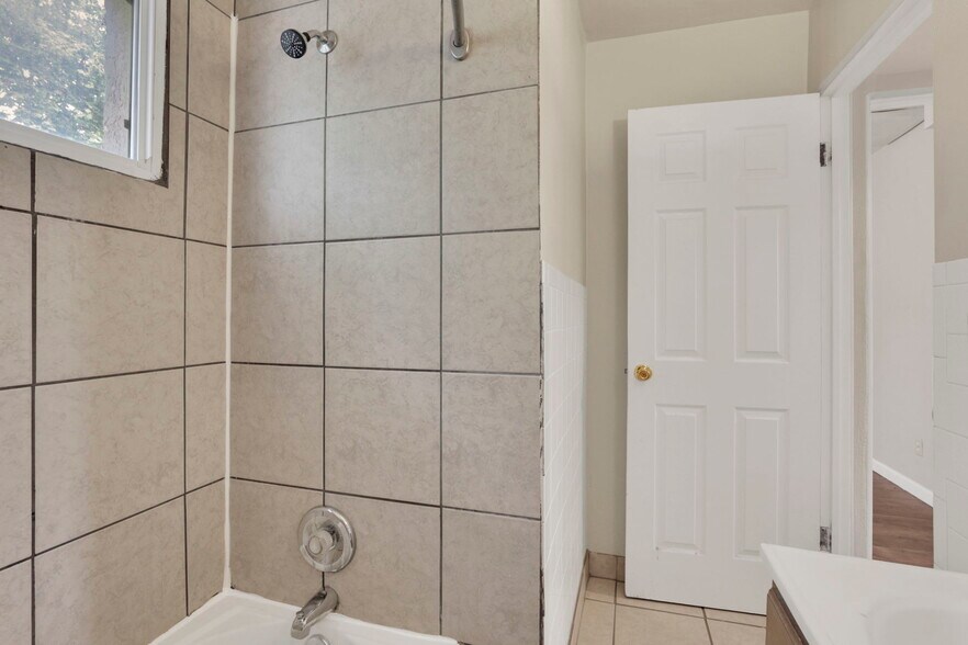 More Photos Of 27 W 8th Ave, Columbus Apartments For Sale